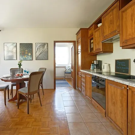 Dolina Z Garazem Apartmán